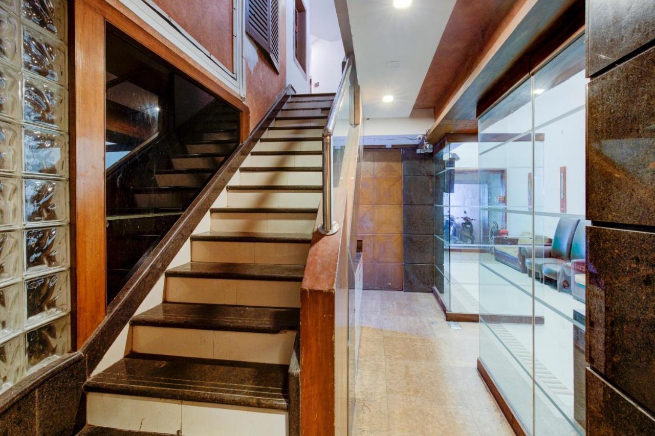 מומביי Capital O 77295 Hotel Bansidhar Bhuvan מראה חיצוני תמונה